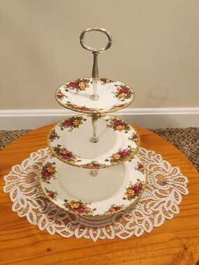 Royal Albert Old Country Roses Three-Tier Cake Stand
